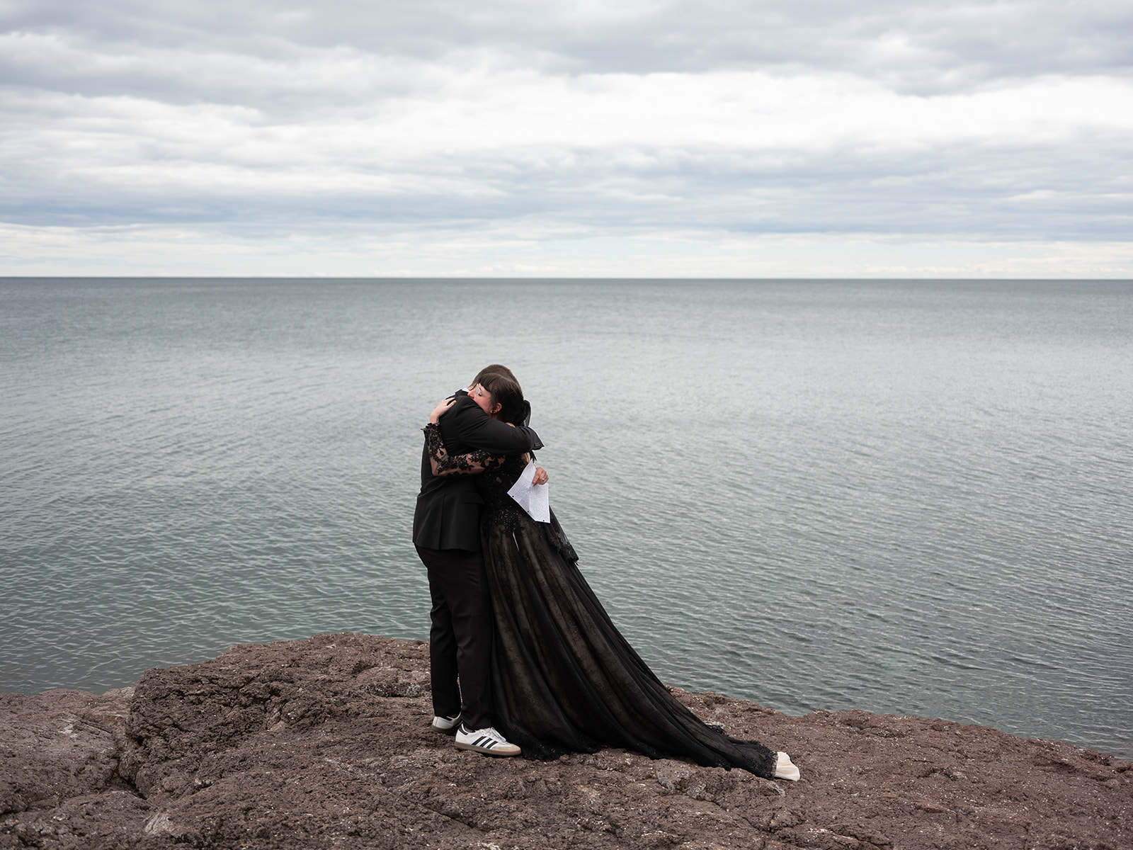 Resort wedding on the shores of lake superior